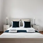 Square Apartment - Loftaffair